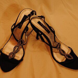 WOMENS SZ 10M 4IN HEEL SATIN BLACK SHOE W/ REINSTONS IN FRONT
